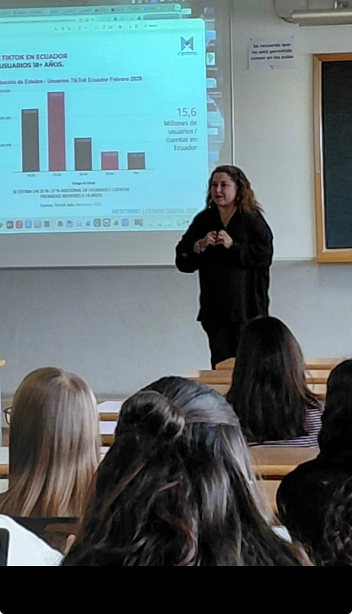 avvelasquez's tweet photo. En mi estancia postdoctoral impartí 2 conferencias en la @FCom_US @unisevilla sobre medios en Ecuador 🇪🇨📲. Reflexionamos sobre audiencias digitales y AMI en América Latina. Gracias a @figuereoUS por impulsar estos espacios. https://t.co/385IK6iEFC