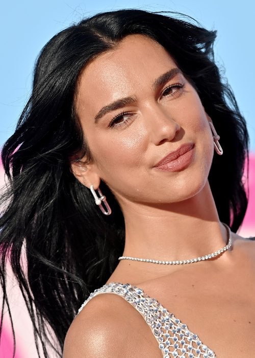 Mbakaza4L's tweet photo. 23. Dua Lipa https://t.co/loF9S1KenH