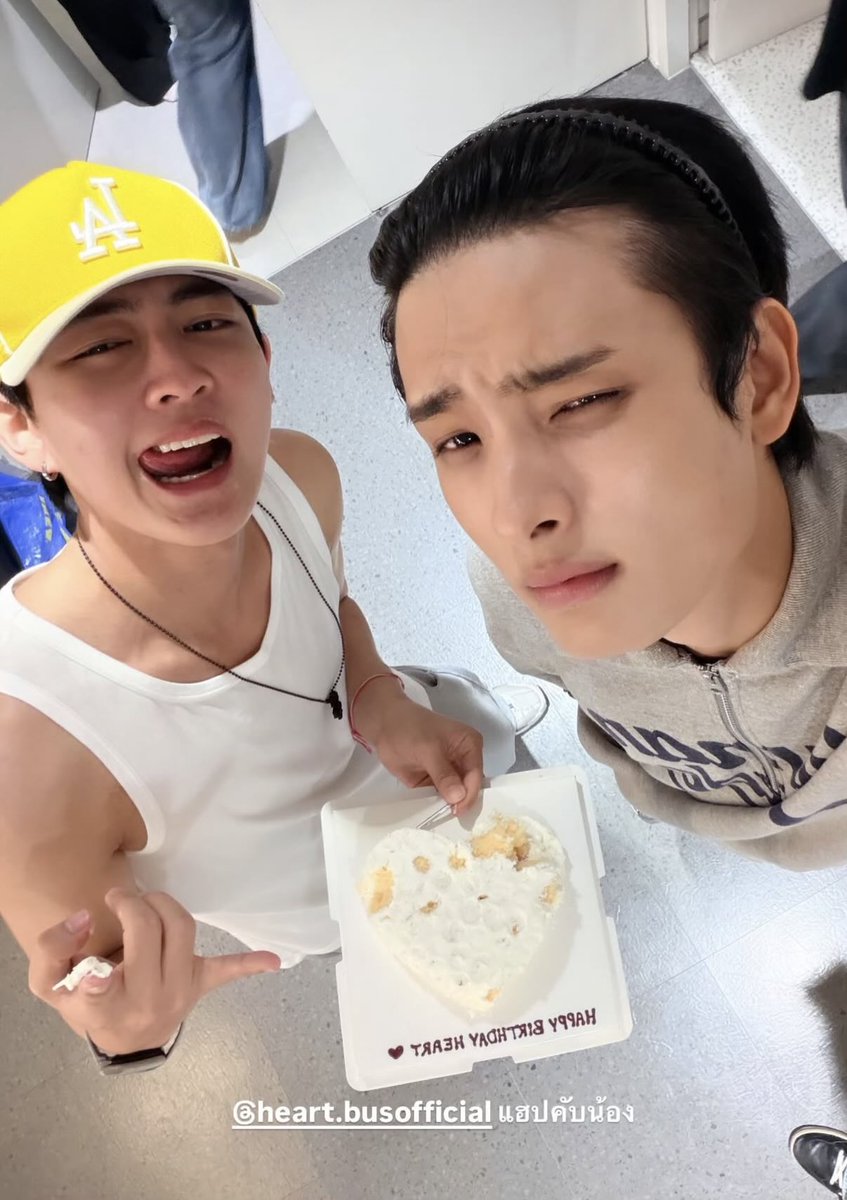 พอมอ ᙏ̤̫ tweet media