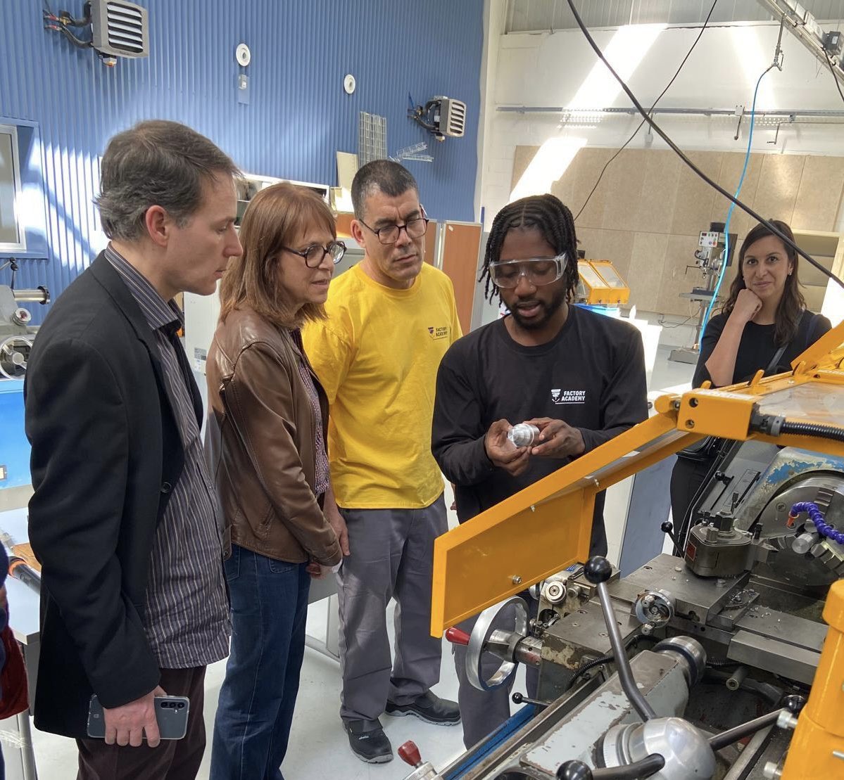 Prefet95's tweet image. 🏭🎓 #Emploi #Formation | Inauguration de l’école de production d’Argenteuil, en présence de @prefet95

🎯 Former des jeunes de 15 à 18 ans aux métiers de l’industrie, par la pratique et en conditions réelles.

✅ Un levier concret pour l’insertion professionnelle
💶 Plus d’1 M€