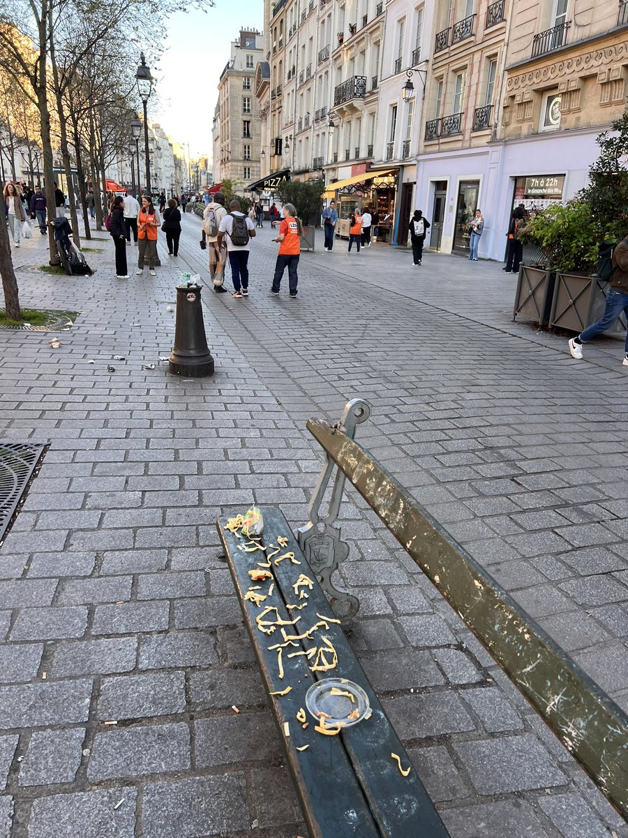 DeparisJulien's tweet image. A priori ils sont des milliers à ne pas s’être sorti les doigts. (Saint Paul… heureusement que ce n’est pas très touristique). #saccageparis