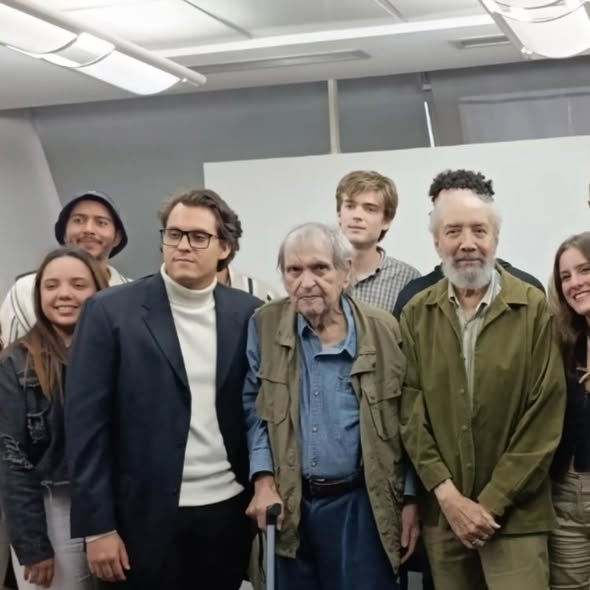 Rafael Cadenas no es solo nuestro único Premio Cervantes (2023); es la voz que, al arribar a sus 96 años, sigue presente con una vitalidad intelectual admirable, como demuestran sus últimas publicaciones.