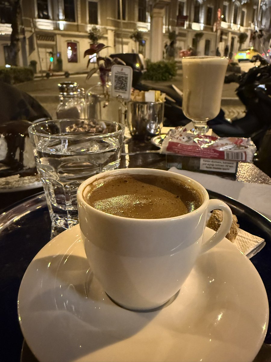 Akşam kahveleri içildimi???