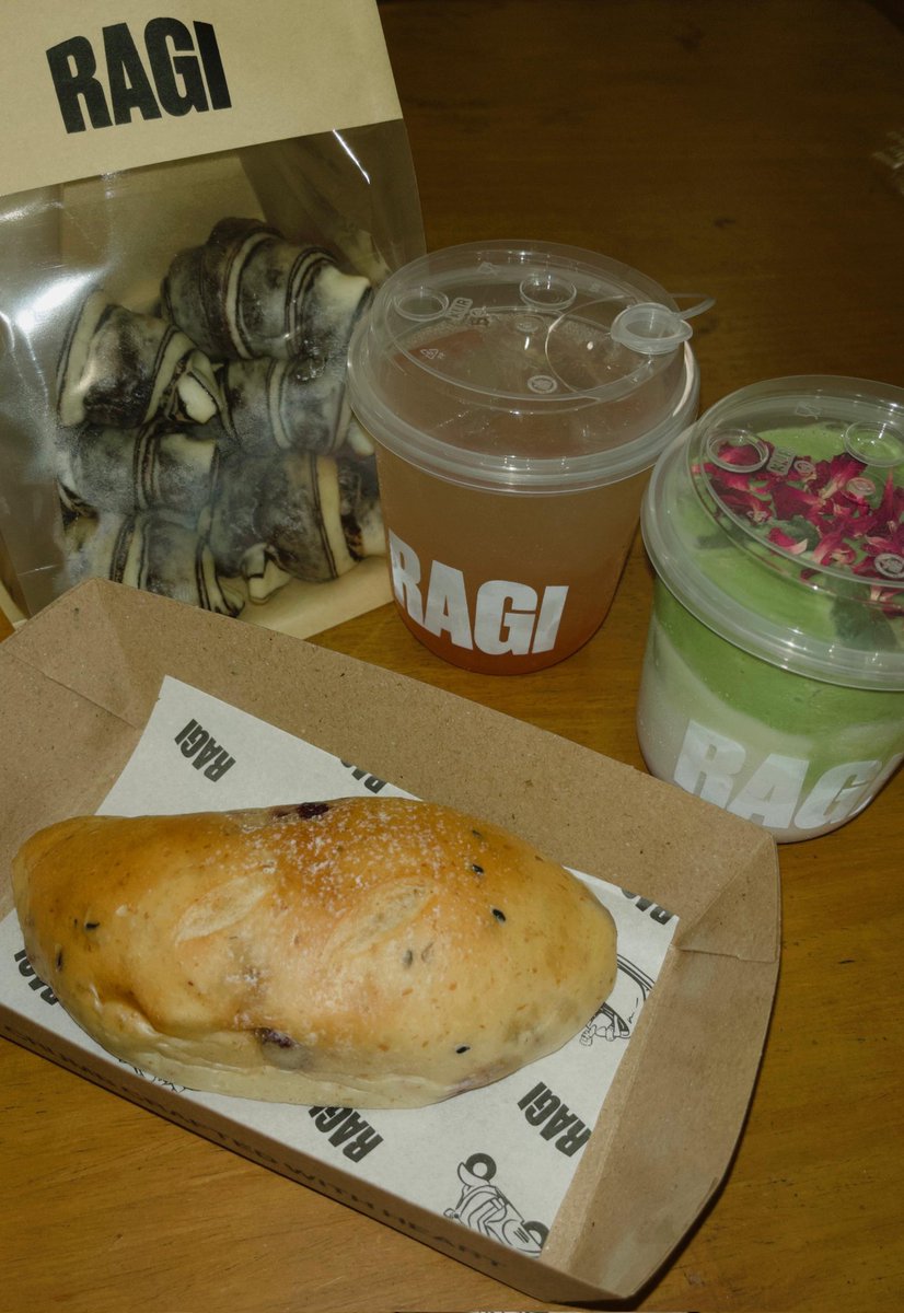 Femalehustler02's tweet photo. 📍 Ragi bakehouse, Surabaya https://t.co/EJ6iOJYFOL