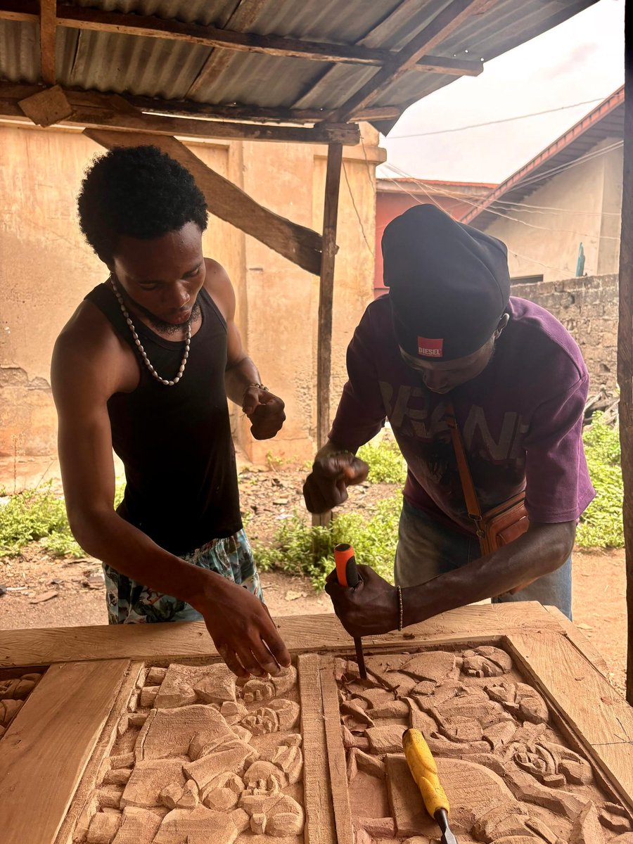 EmmavicArts's tweet image. culture meets talent &amp;amp; hardwork
#wood #carving #africanart  #art #woodcarving