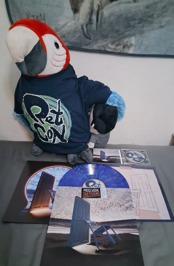 DelusionalBirds's tweet photo. Ever just buy a vinyl for a record player you don't have? Well thank you @redvoxband for my second vinyl I've ever bought. First being Blood Bagel 🥯  
My all time favorite band and I'm always so happy to purchase new merch that releases https://t.co/dtURJ0Kiis