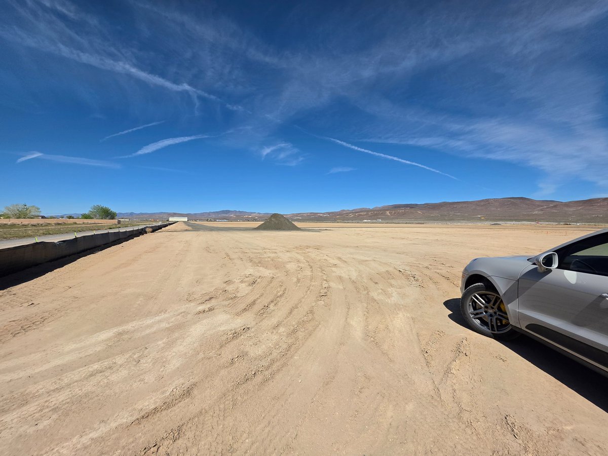 Traveler tweet media