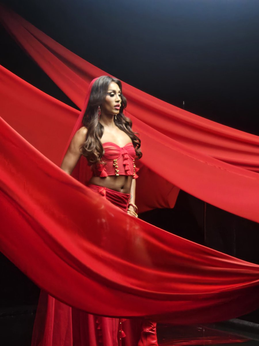 Priyanka Charts 🌟 tweet media