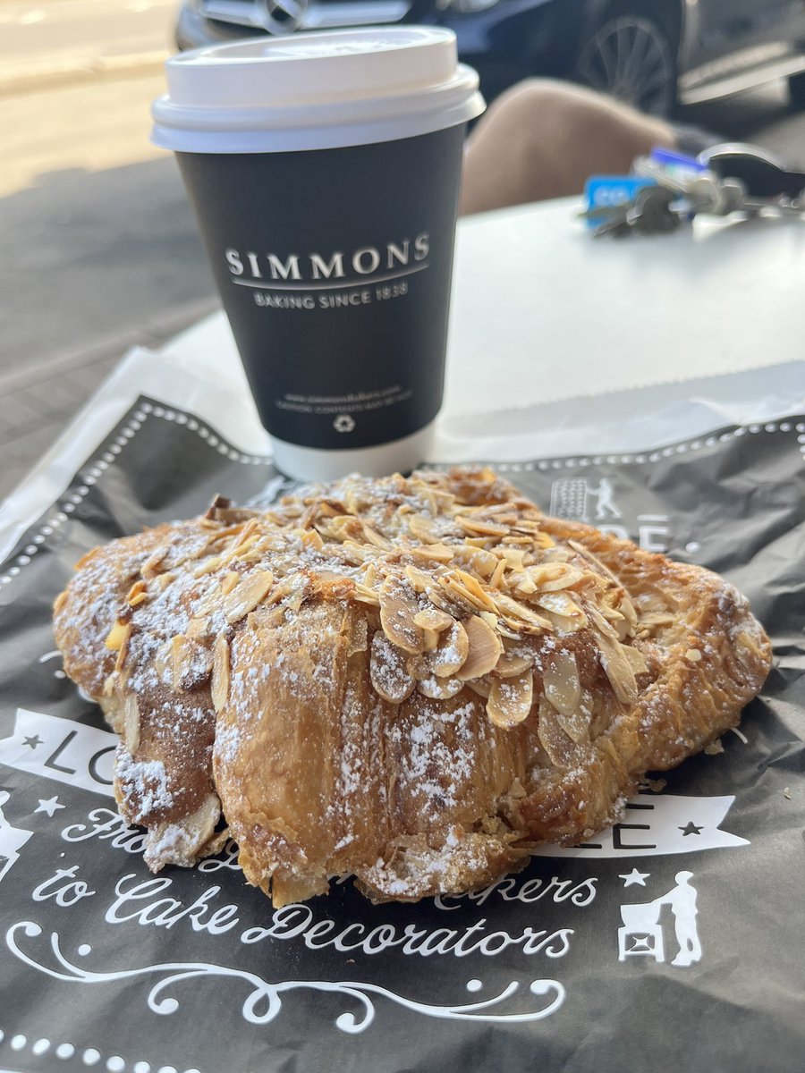 carolineG_19's tweet image. Spontaneous MTB ride to Hertford and back through Panshanger Park 🌳 on a beautiful sunny afternoon 😎 of course I had to stop for an almond croissant 🥐 😋 ☺️ #MTB