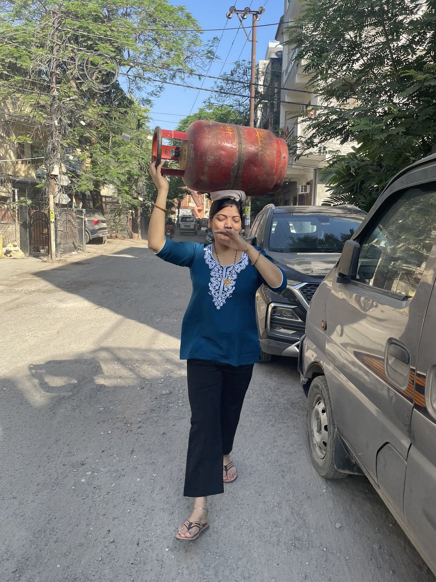 _madanlal_'s tweet photo. Iran US War| Will There Finally Be An End To LPG Crisis Hitting Indian H... https://t.co/QIrh40FSju via @YouTube https://t.co/w0ZzWdg57u