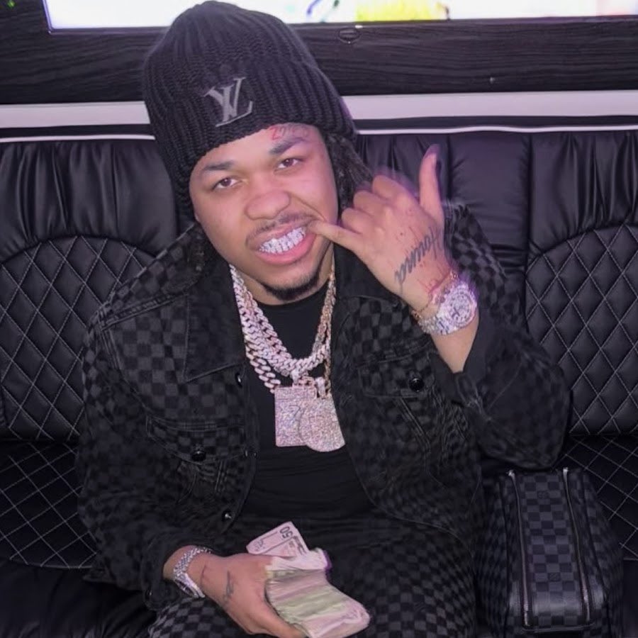 TommyGoBrazy's tweet image. Popular artist “Bloodhound Q50” has reportedly been shot 12x this morning in Chicago ,IL during his new video shoot with Skrilla 😳The police arrived 25 minutes later 😤… he’s currently in critical condition ❤️‍🩹🤦🏽‍♂️

Let’s pray for Q50 &amp;amp; Lil Jeff 🙏🏽