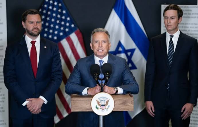 Politics & Poll Tracker 📡 tweet media