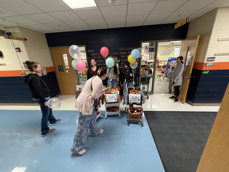 MrHarrisEE's tweet photo. EE's PTA is the best. Thanks for the pick me up snacks today! https://t.co/ClBoJzjX2H