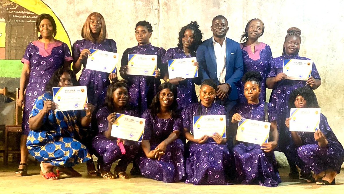 MInfoPressyCultura.GE tweet media