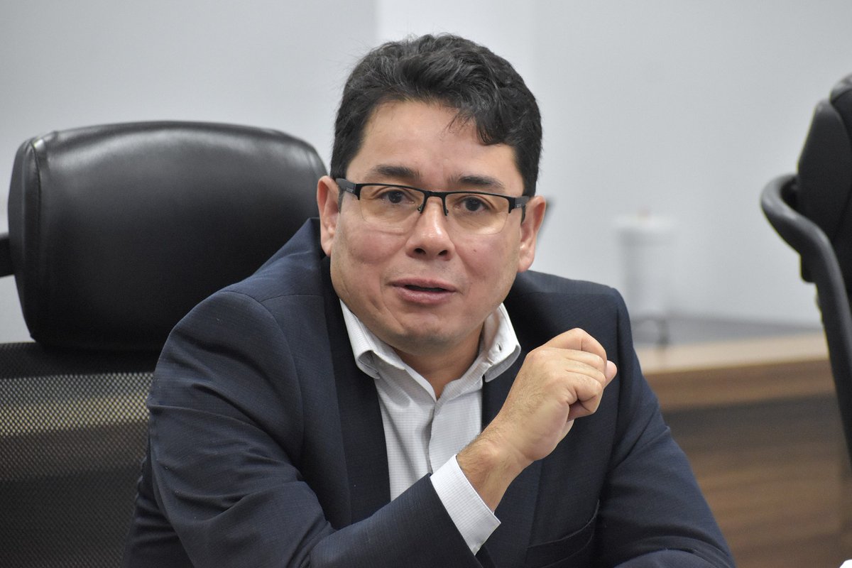 SenasicaFJCE's tweet photo. La suma de esfuerzos entre @SENASICA y @CNAgropecuario potencia nuestra capacidad. Con @Jorge_EsteveR en el #COES revisamos nuestras herramientas de inteligencia, fundamentales para proteger la producción nacional ante amenazas zoosanitarias de importancia económica como el #GusanoBarrenadorDelGanado. 🛰️🚜

#SenasicaActua #AgriculturaMx #SaludAnimal