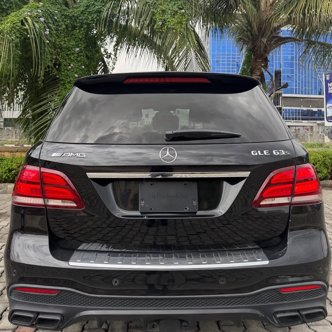 Verterex_Prop's tweet image. 2016 MERCEDES BENZ AMG GLE63 S SUV now available - 44.99 Million Naira 

5.5L V8 Bi-Turbo | 577HP | 0-60mph in 4.2 Seconds | PARKING PILOT WITH 360-DEGREE CAMERA