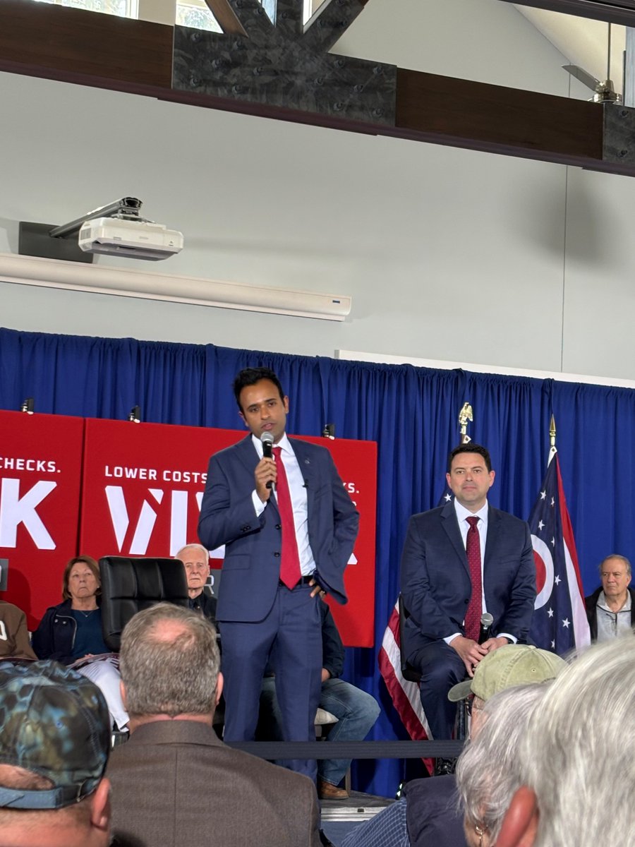 RLonger's tweet image. Was able to meet Vivek Ramaswamy at a town hall event yesterday in lakeside, most likely the next governor of Ohio. Great person honest, and humorous. #Vivek #Ohio