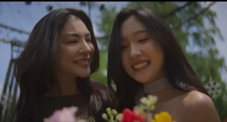 ameelvu's tweet image. I am re-watching bol and got this same outfits of FayeAtom 😁

#FayePeraya #atomPariya #fayeatom #BrokenOfLoveTheSeries