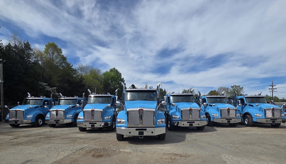 RustonPaving's tweet photo. Brand new and Ruston Blue!!

#RustonPaving #RustonBlue #TrueBlue #Asphalt #Paving #Pavement #AsphaltLife #EmployeeOwned #ESOP https://t.co/5RnHQfEvc0