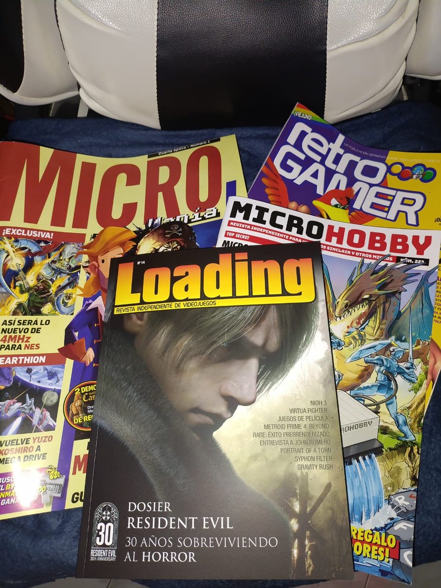 ¡Vival el papel!  Me encanta la vuelta de <a href="/loadingrevista/">Revista Loading (Oficial)</a>, claro... Y, con ella, ¡volver a eso de redactar cosas!

Pero el regreso de MicroManía, Microhobby... grandísimo trabajo el de <a href="/jlsanzf/">José Luis Sanz</a> y su equipazo. He tenido las mismas sensaciones de antaño leyéndomelas, y eso es ORO.