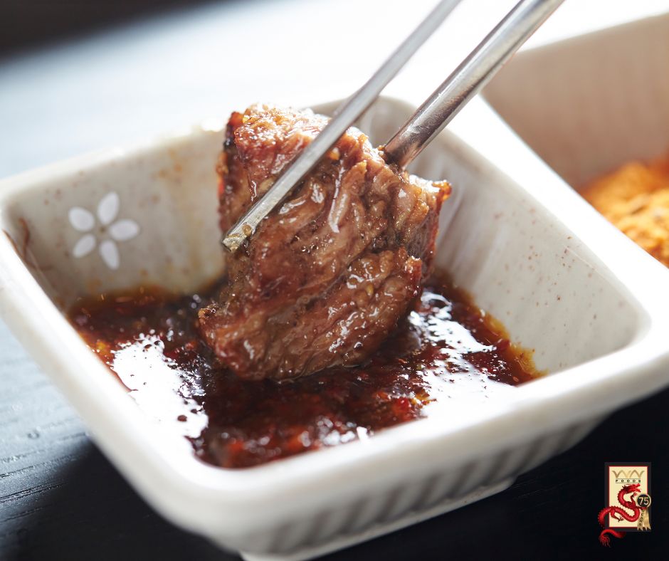 WingNienFoods's tweet image. #WednesdayWant: Korean BBQ with a gochujang dipping sauce! Can't get enough of that spicy umami flavor. 🔥

#copacking #condiments #foodie #familybusiness