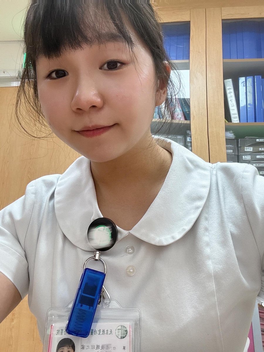xiao33387's tweet photo. 薪水只有 3 萬多    
但壓力 責任是超過的    
護理師容易嗎 ？❤️     
不嫌棄...護理師按讚    
#實習護理師 #值班中 https://t.co/H7myxJFUhV