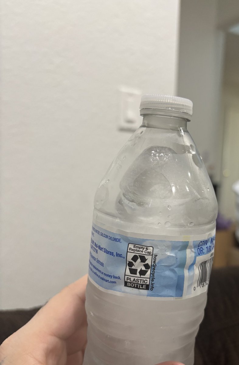 Vitals_GG's tweet photo. Been a minute, anywho here’s a photo of my frozen water bottle… I think it likes me… https://t.co/zo8FsD7aBz