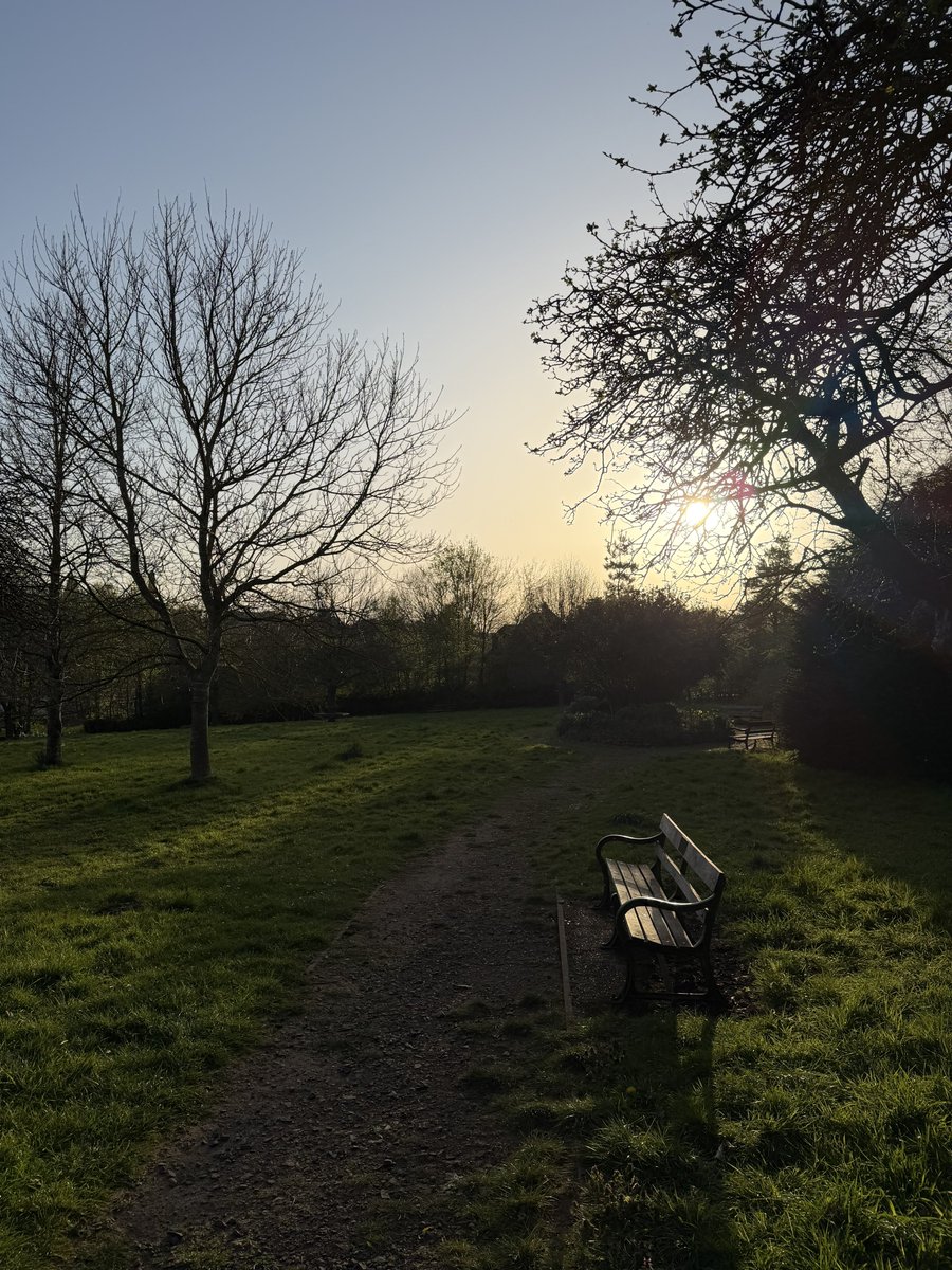 phil_d13's tweet photo. Making the most of the #shortsleevesunshine before it changes again 😎📸☺️ #afterworkwednesday https://t.co/aPyjh2OQrr