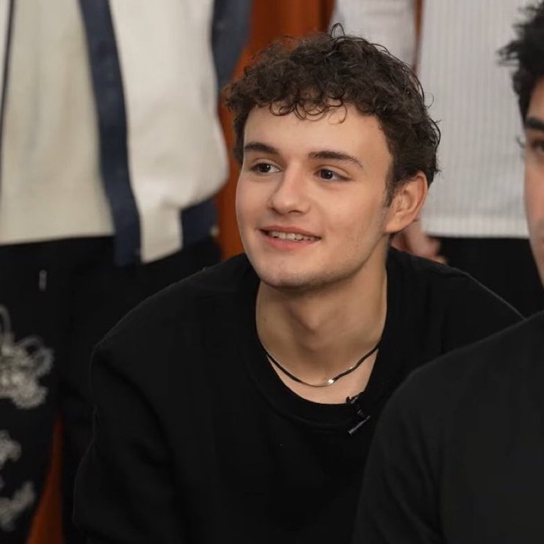 eftyy #akındebut tweet media