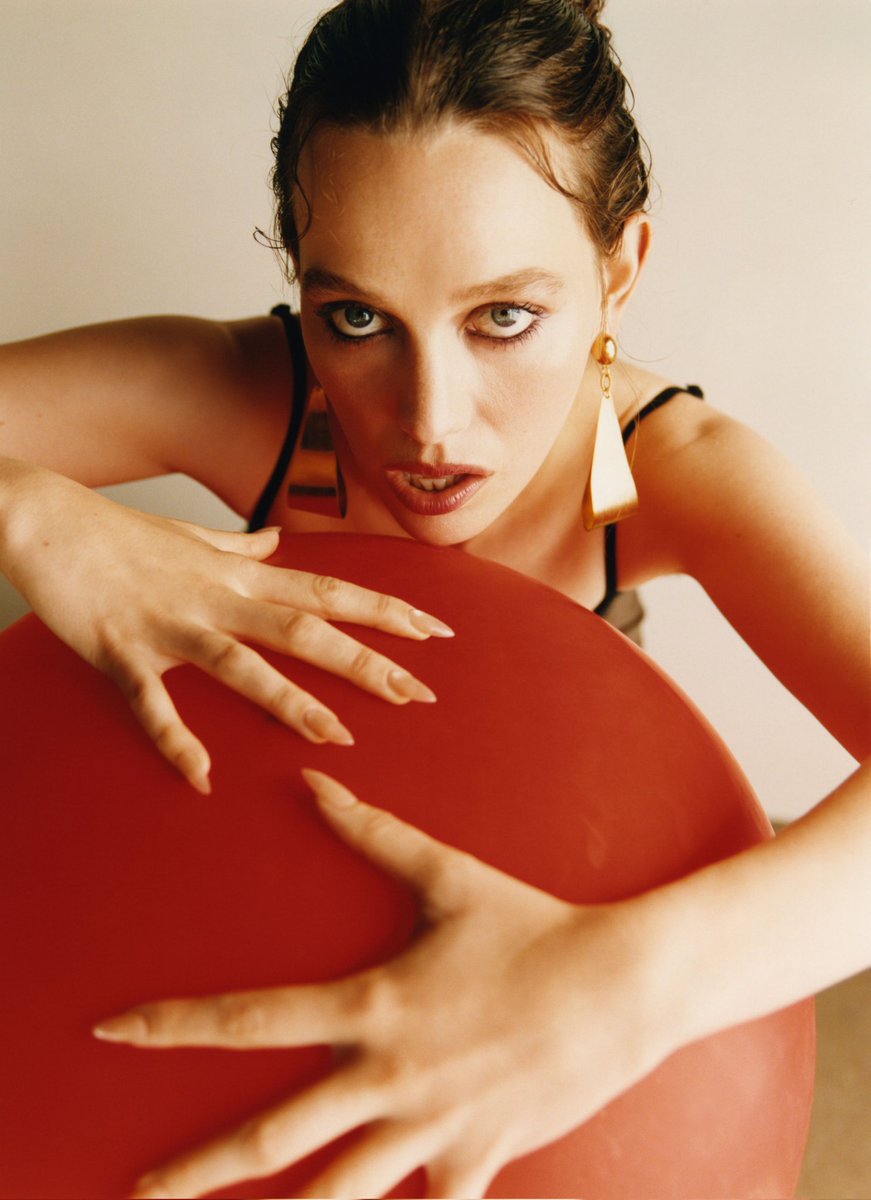 Victoria Pedretti Updates 🍒 tweet media