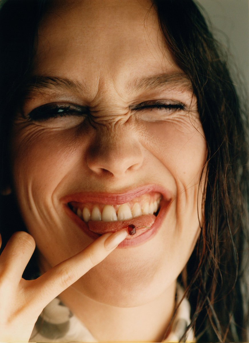 Victoria Pedretti Updates 🍒 tweet media