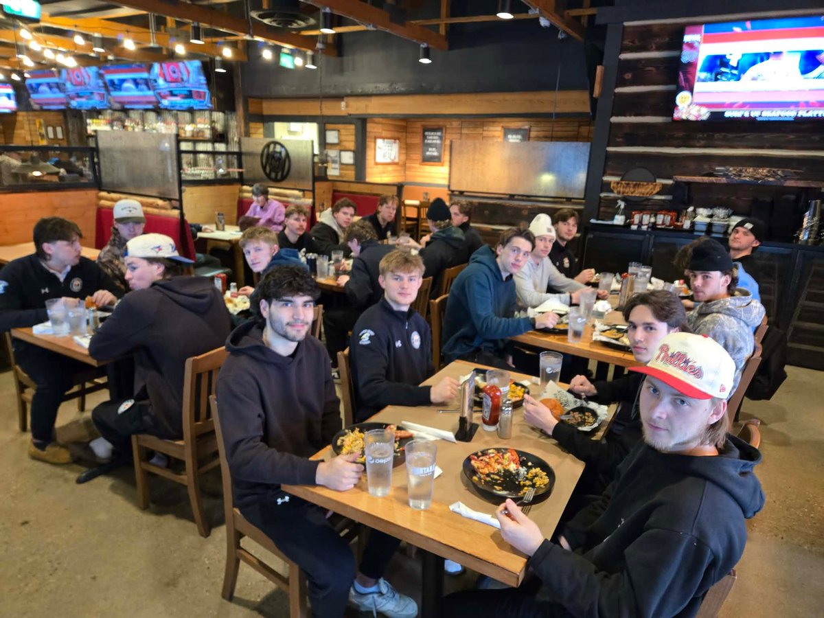 SJHLTerriers's tweet image. Big shoutout to the Ries family for the incredible team meal — truly appreciated! 

Let’s bring the energy, Terrier Nation. 

#yorktonterriers
#communitysupport
#Playoffs
#SJHL