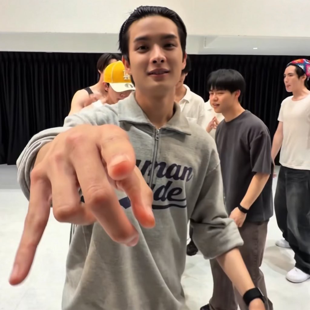 ฮมบ๊วย - slow tweet media