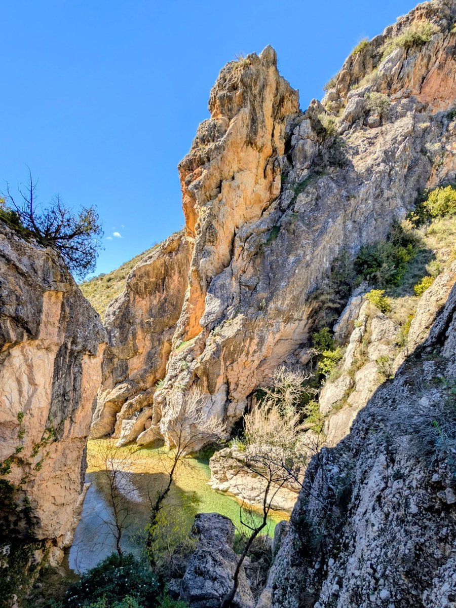 Huesca_LaMagia's tweet image. La Vía Ferrata de Peñas Juntas combina aventura y paisaje en uno de los entornos más espectaculares de la Sierra de Guara ✨

📸 instagram.com/une.chaussure.…

#HuescaLaMagia #Huesca #PirineoAragonés #Pirineos #SierraDeGuara