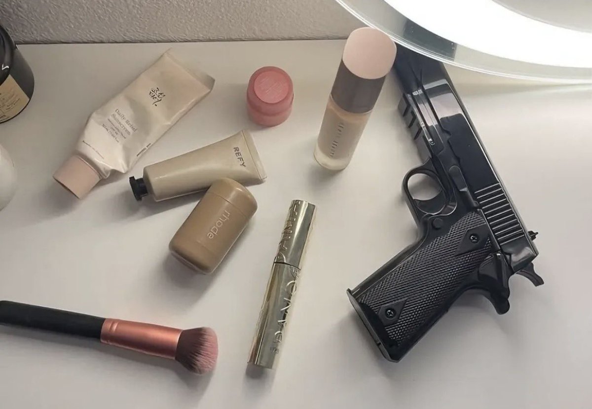 Outfit_Luxy's tweet photo. Girl essentiels https://t.co/bojMaLD9PJ
