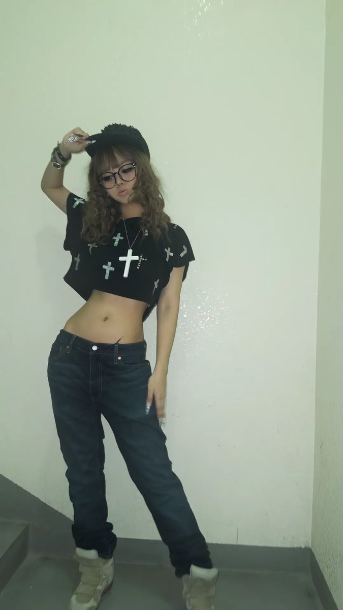 gyaru overlord tweet media