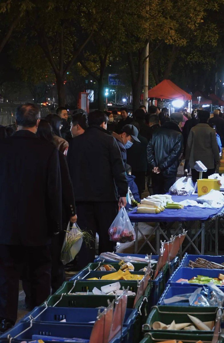 parmarh10744593's tweet photo. Satisfy late-night cravings with crispy fried squid balls! Golden, juicy, and tossed in spicy-sweet sauce—street food joy in every bite. https://t.co/PbntnSgQL8