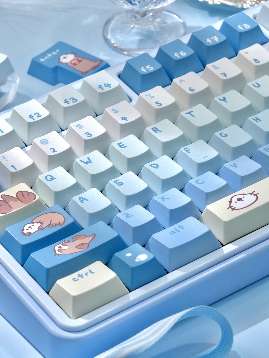 JeanaDraws's tweet image. sea otter keycap sets are back in stock! 🦦💙