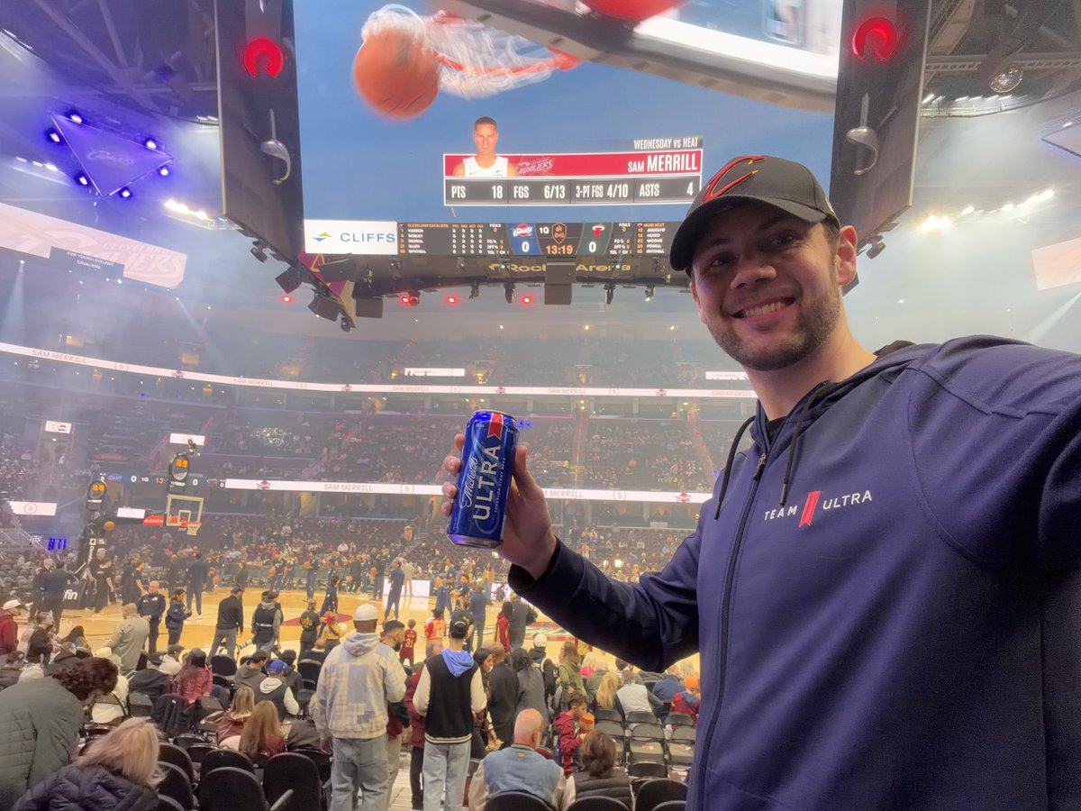 DISTANCEWARRI0R's tweet image. Friday, March 27th 
Miami Heat @cavs 

Tickets courtesy of @MichelobULTRA 
#Courtside #sweepstakes 

#itsonlyworthitifyouenjoyit #ULTRAAmbassador #TeamUltra #cheers #ad