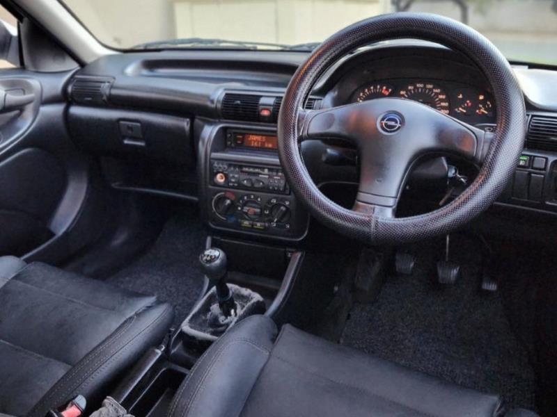 BoitumeloCaleb's tweet image. R99 500
1995 Opel Kadett 200i S
2.0L engine
(278 000 km).