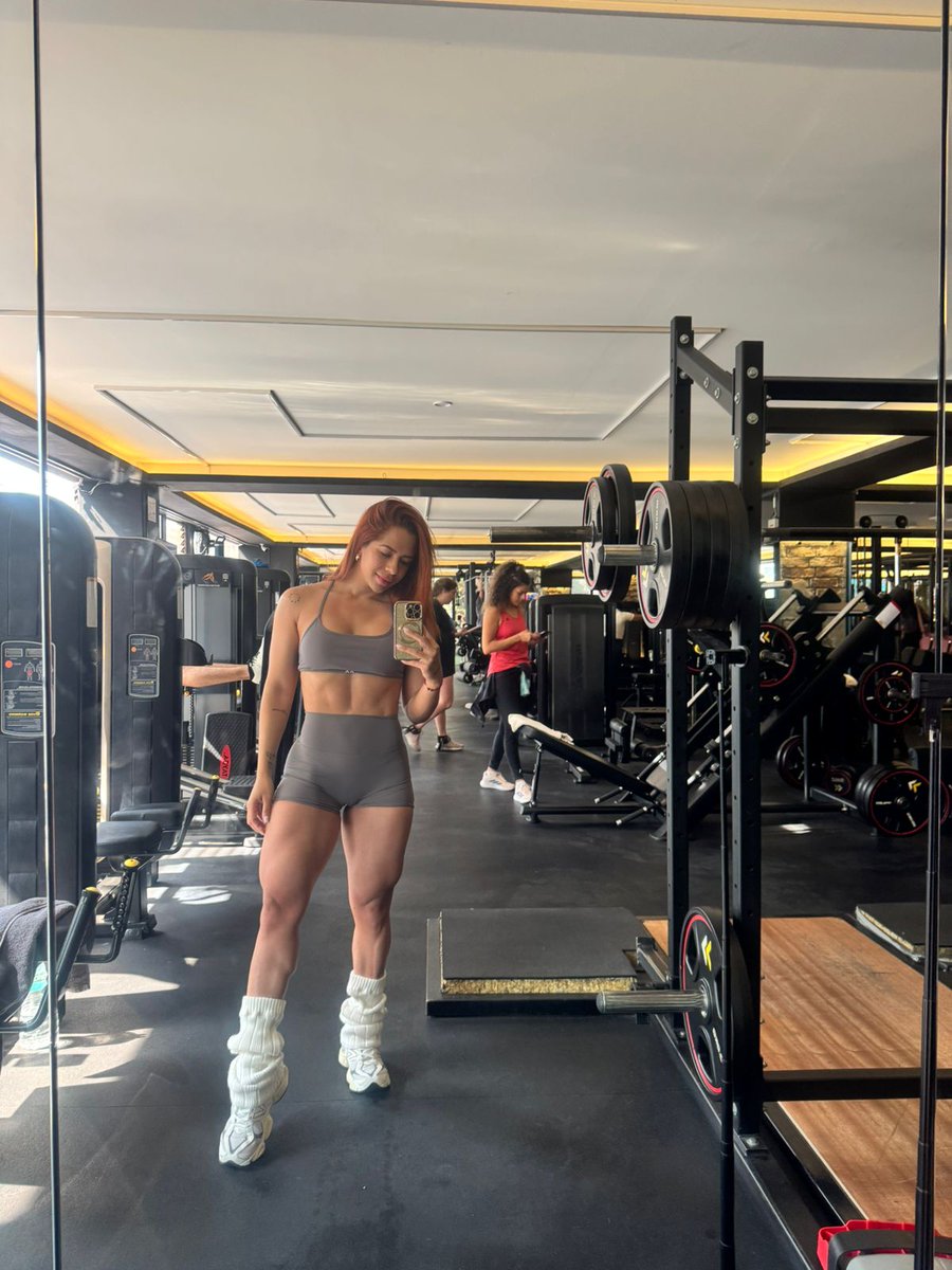 Regina paris tweet media