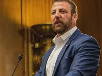 tampafreepress's tweet image. Cartels And Cover Names: Judge Allows Asylum Seekers To Sue DHS Under Secret Identities #cartels #secret #dhs #mullin #courts 
Read here: tampafp.com/cartels-and-co…