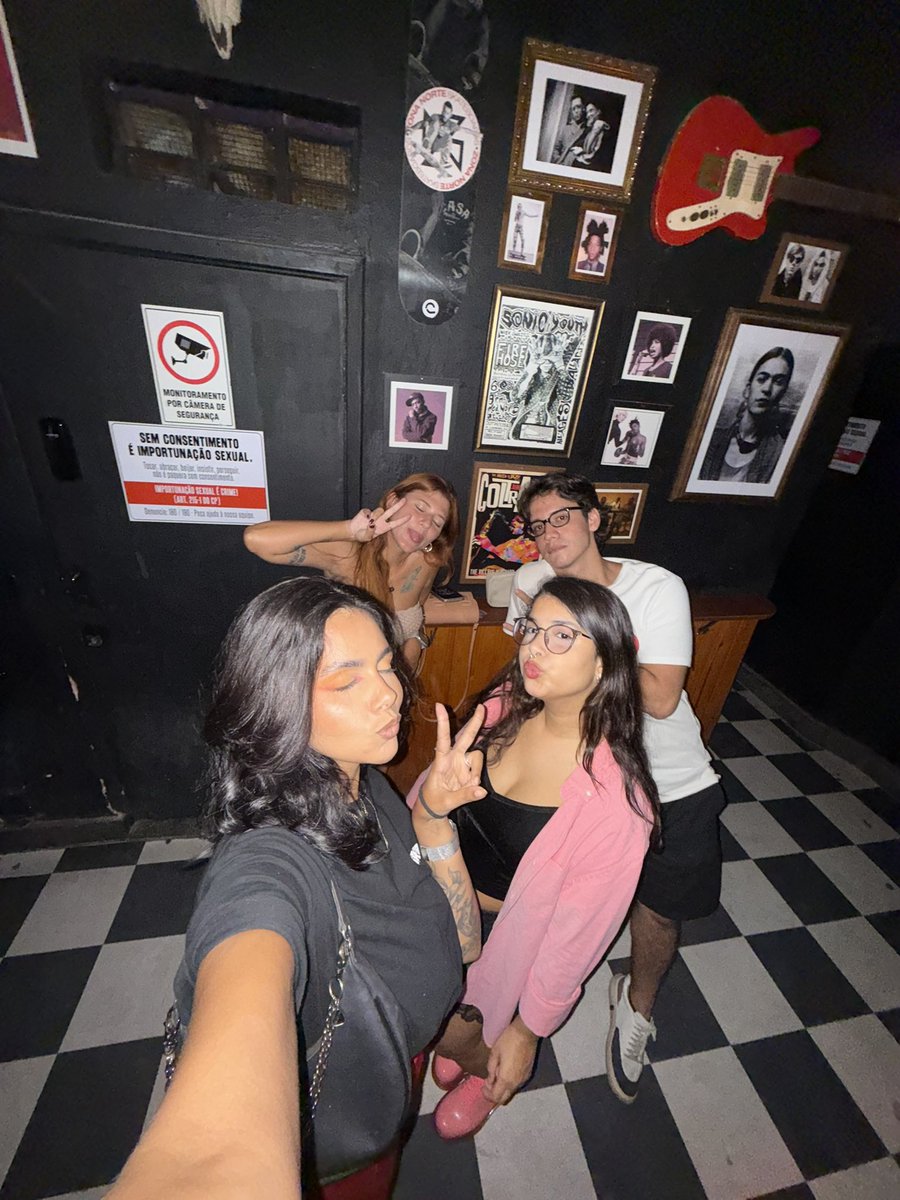 taylor swift NEGA tweet media