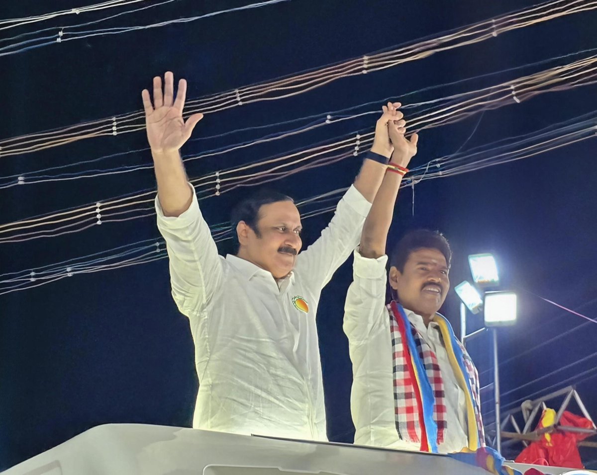 draramadoss's tweet photo. அஇஅதிமுக தலைமையிலான தேசிய ஜனநாயக கூட்டணியில், திருத்தணி சட்டமன்றத் தொகுதி அதிமுக வேட்பாளர் ஜி.ஹரி அவர்களுக்கு இரட்டை இலை சின்னத்தில் ஆதரித்து R.K பேட்டையில் (திருத்தணி) தேர்தல் பரப்புரை செய்த போது.!

#election2026 | #PMK | #NDA https://t.co/zOqPs5CMvo