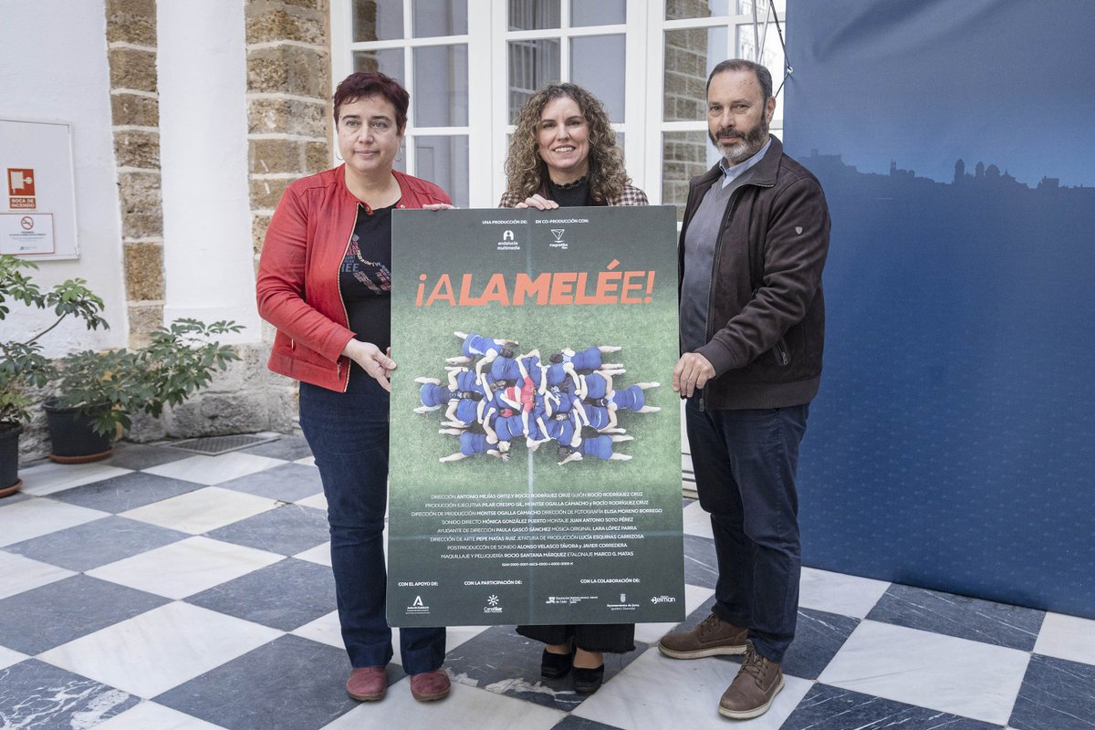 Anda_Multimedia's tweet photo. Hemos presentado en la @diputacioncadiz nuestro documental ¡A la melée! Un largometraje dirigido por @factor3pro y @RocRodriguez75, que aborda los inicios de la selección femenina de #rugby, las #Leonas, con su participación en el primer #Mundial de Rugby femenino, y lo que vino después. Un proyecto que ha sido posible gracias a @CulturaAND, que cuenta con la participación de @canalsur y la colaboración de @ciudadjerez y @GrupoBeiman  
+info: https://t.co/MWYA3XvKKn