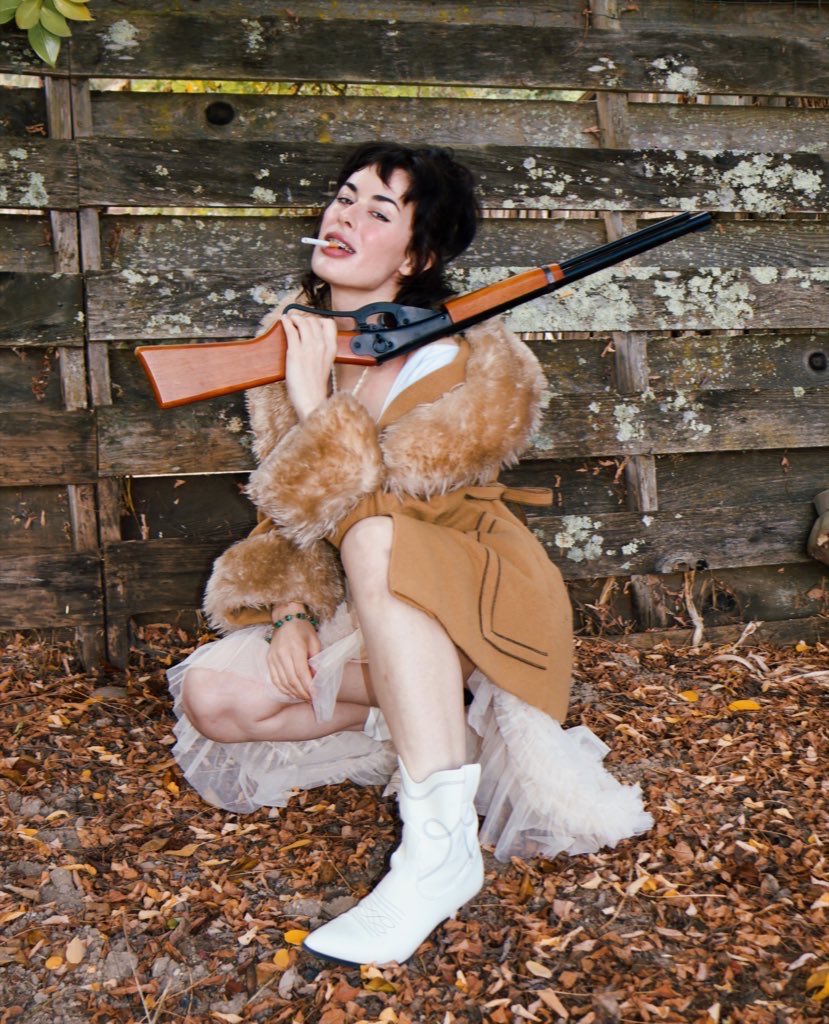 Olive Glass 🦢 tweet media