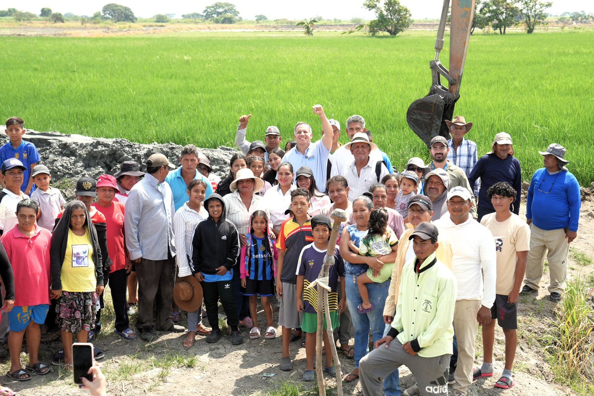 En Samborondón, recinto San Gil, realizamos la limpieza y desazolve del canal San Gil (1.800 m), que desemboca en el río Babahoyo.

Esta intervención beneficia a los sectores 1 y 2: 100 familias, 400 habitantes y 200 agricultores que cultivan arroz en 800 hectáreas, mejorando el