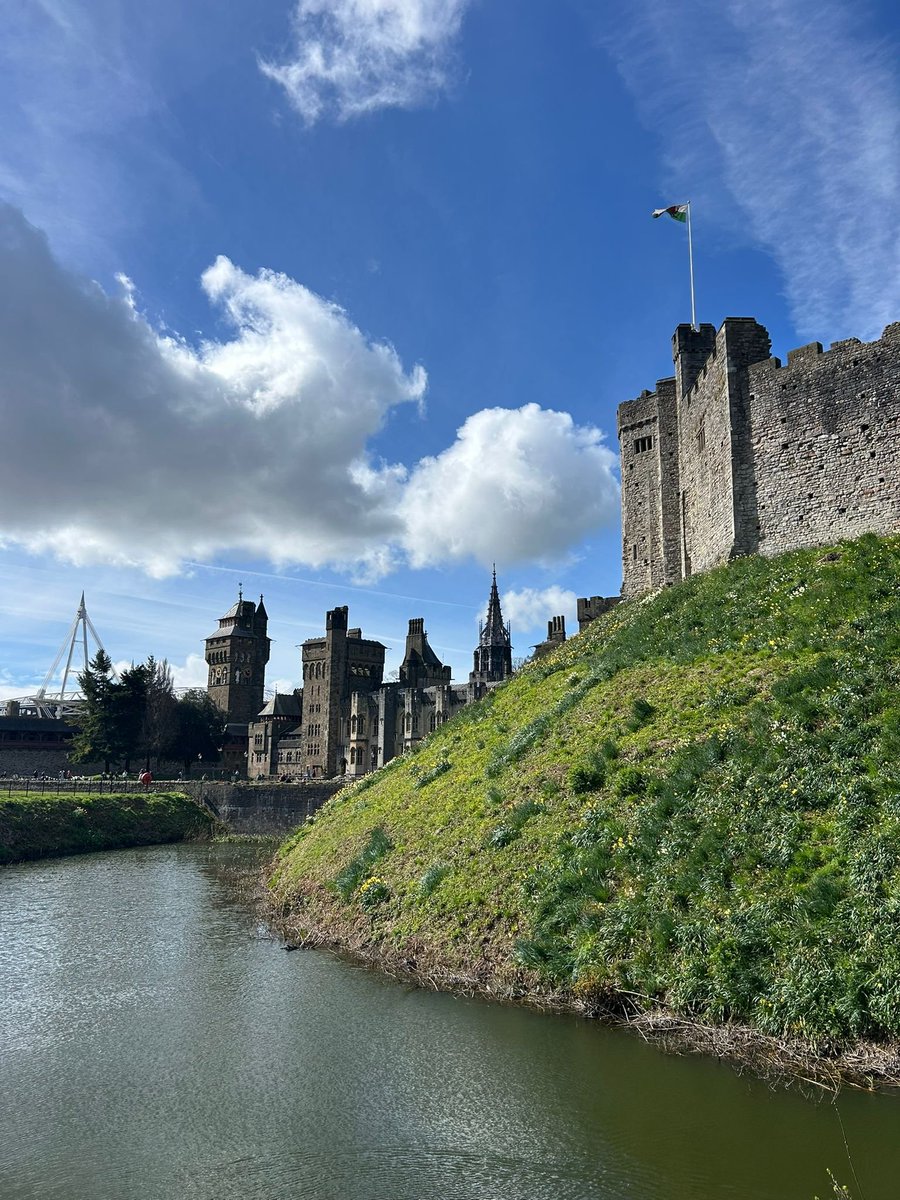 primetime_cast's tweet photo. Just did a long run around Cardiff🏴󠁧󠁢󠁷󠁬󠁳󠁿and wanted to show you the PM-related things I passed along the way (whilst in great pain...) https://t.co/TuLDouv95M