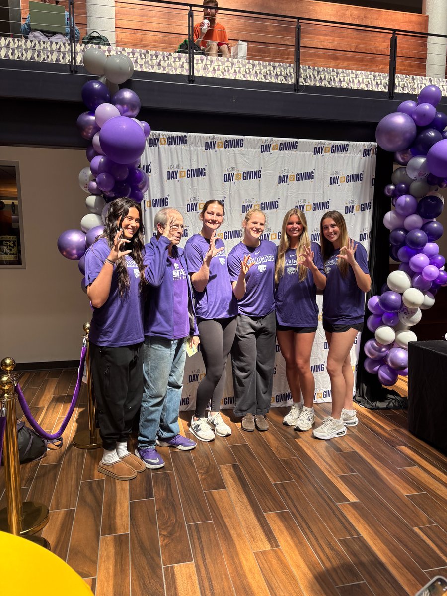 kstatesports's tweet image. .@KStateBSB and @KStateVB are at the #KStateDayofGiving on-campus event 📸

JOIN THE CAUSE ➡️ k-st.at/dayofgiving2026