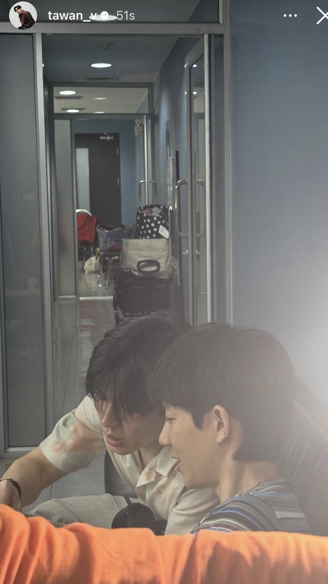 PangYa90's tweet image. สามเสือทำไรกันดึกดื่น  #Tawan_V #Newwiee #Offjumpol